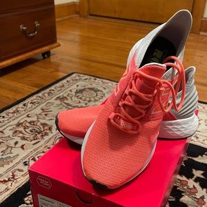New Balance Fresh Foam Roav. Womens size 9. Bright Pink.